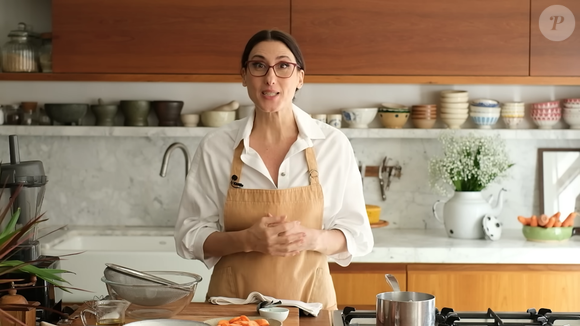 Paola Carosella ensinou em seu canal do YouTube uma receita de bolo de cenoura sem glúten deliciosa