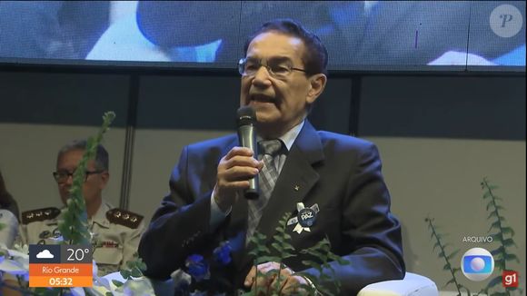 A Divaldo Franco foi revelado por guia espiritual que 200 espíritos iriam reencarnar a pedido de Jesus; o Papa Francisco foi um deles