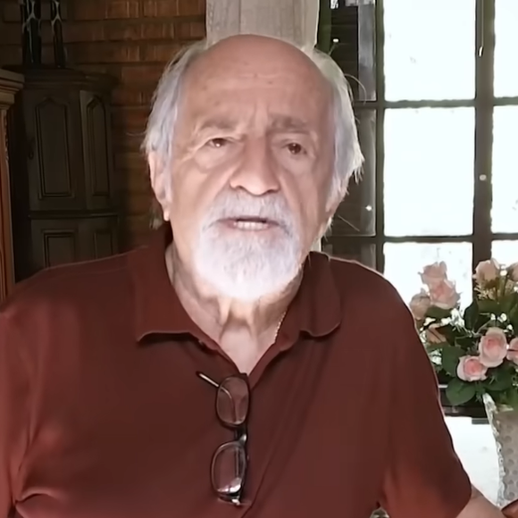 Ary Fontoura completa 93 anos de idade nesta terça-feira (27) em plena atividade. Quando não está nas gravações, o artista descansa em uma casa espaçosa no Rio de Janeiro