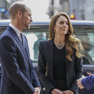 ‘Os pensamentos de William e Kate continuam voltados às vítimas’ do predador sexual, completa nota divulgada pelo Palácio de Kensington