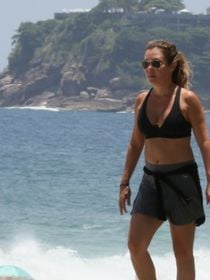 Médicos e treinadores concordam sobre caminhadas na praia: 'A partir dos 40, 50, 60 anos, é melhor caminhar na areia úmida'