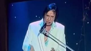 Pistolou! Indignado, Roberto Carlos se irrita com tumulto em show de Recife e faz ameaça: 'Saiam daí, se não eu...'