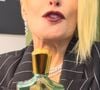 O perfume chamou a atenção pelo preço: o Wild Vetiver, da Creed, aparece no Mercado Livre por R$ 3.871 na versão de 100 ml. A escolha da apresentadora acompanha uma tendência entre famosas como Bruna Marquezine e Sabrina Sato, que também já mostraram itens pessoais de suas bolsas nas redes sociais