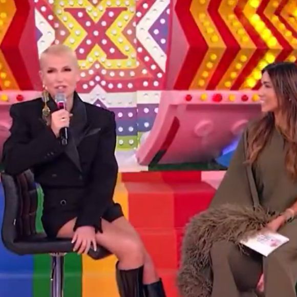 Xuxa participou do 'Programa Silvio Santos', que foi ao ar neste domingo (23)