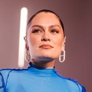 'Câncer é uma droga': atração do 'The Town', Jessie J abre diagnóstico de doença e revela pausa na carreira; oncologista dá detalhes
