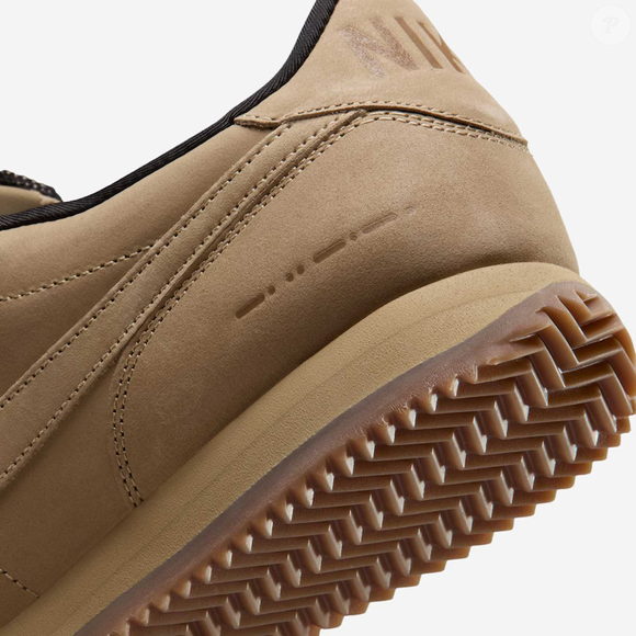 Até o fechamento da matéria, o Nike Cortez SE estava disponível por R$ 759,99 no Pix ou 8x de R$ 100,00 sem juros