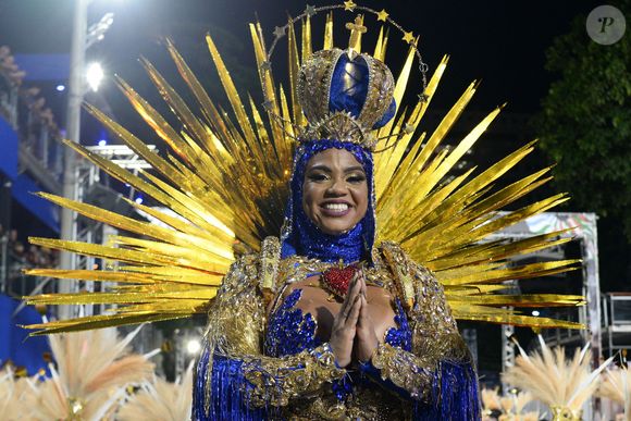 Rainha de bateria da Portela, Bianca Monteiro contou significado de sua fantasia em post