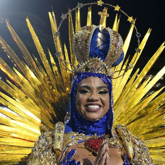 Rainha de bateria da Portela, Bianca Monteiro contou significado de sua fantasia em post