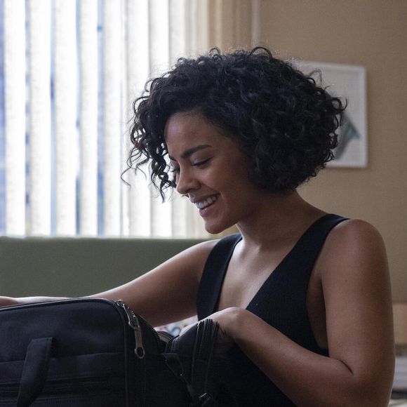 Bella Campos afirmou que por ter apenas 4 anos de carreira seria cruel cobrar de si uma perfeição