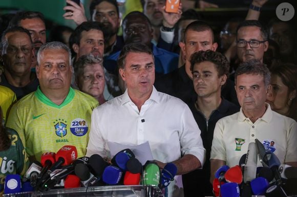 Após a derrota para Lula, Flávio Bolsonaro pediu a anulação das eleições e disse não reconhecer o resultado