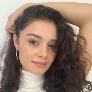 Em 2015, a atriz se inscreveu no Enem com interesse em cursar Letras ou Filosofia, demonstrando sua paixão pelo conhecimento além da atuação.