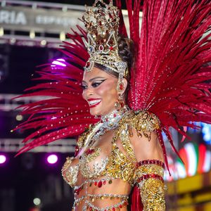Batom vermelho foi destaque em maquiagem de Juliana Paes para o desfile da Viradouro