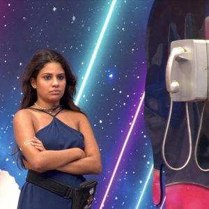 Gabi 'panquequinha' bem que tentou 'guardar-caixão' com o Big Fone prata, mas foi o dourado que tocou