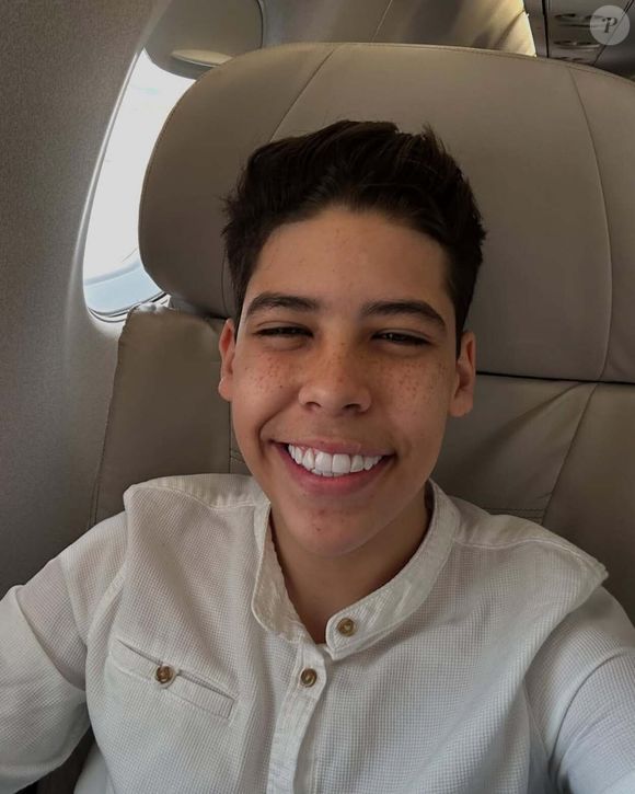 A medida foi definida em reunião entre o Conselho Tutelar, os pais do adolescente, Érica e Marcelo, e o pastor Marcinho Silva, líder da Assembleia de Deus Avivamento Profético, onde Miguel costumava pregar. A suspensão inclui também qualquer tipo de pregação ou manifestação religiosa online.