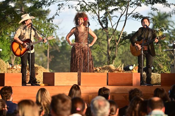 Vanessa da Mata também cantou com Chitãozinho & Xororó