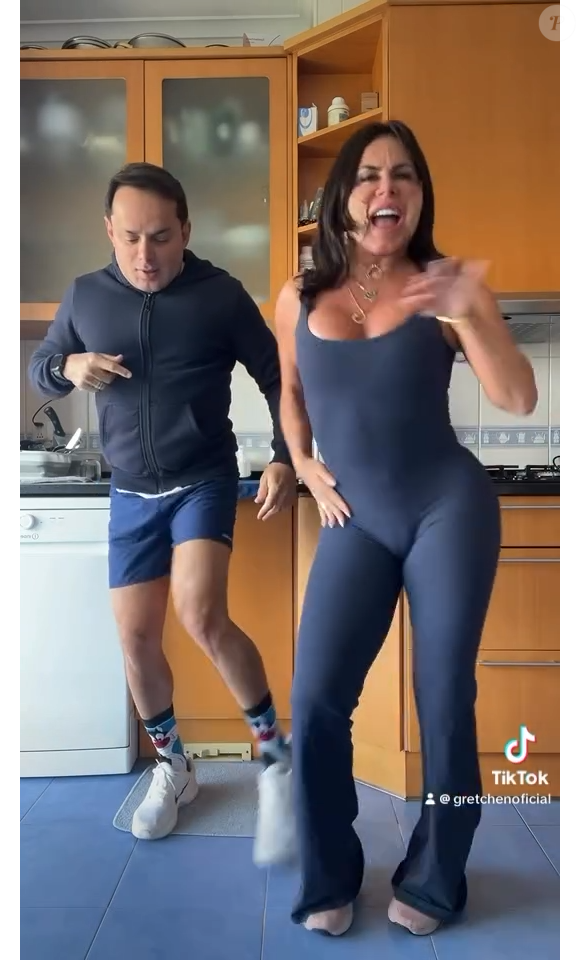 Gretchen causa polêmica por seu corpo na web, especialmente as partes íntimas 'recheadas' e bastante volumosas