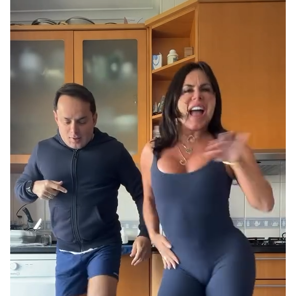 Gretchen causa polêmica por seu corpo na web, especialmente as partes íntimas 'recheadas' e bastante volumosas