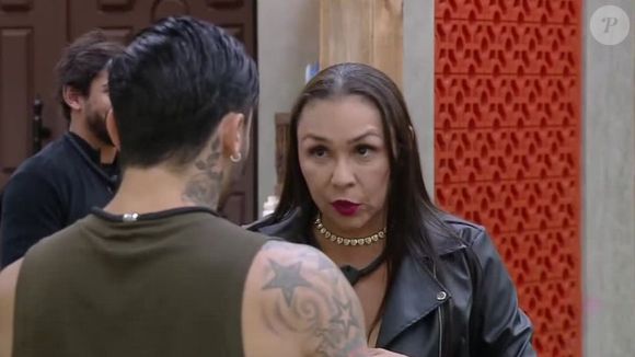 Yoná ganha apoio do público ao manter a calma diante da agressão de Rayane