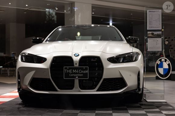 Avaliado em quase R$ 1 milhão, o BMW M4 Competition é um dos esportivos mais potentes da divisão BMW M