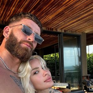 Há mais de um ano junto com a influenciadora, Léo Pereira só realçou sua beleza desde então