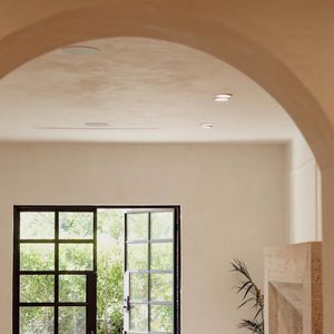 O imóvel, considerado discreto para os padrões de Hollywood, tem 371 metros quadrados.