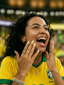 Esmaltes bons de bola! 9 cores que serão protagonistas das unhas na Copa do Mundo 2026