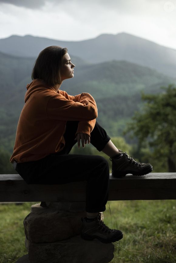 A psicologia contemporânea mostra que o isolamento e a rejeição na infância não desaparecem com o tempo, eles moldam a forma como o adulto sente, reage e se relaciona com o mundo.