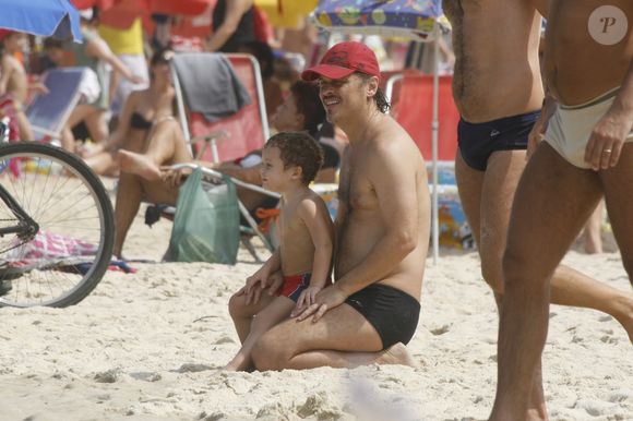 2011: Guilherme Fontes flagrado à vontade em uma praia do Rio de Janeiro