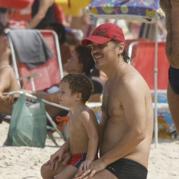 2011: Guilherme Fontes flagrado à vontade em uma praia do Rio de Janeiro