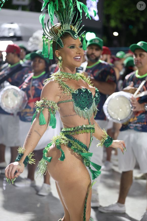 Virgínia Fonseca assumiu ter pedido uma fantasia mais comportada