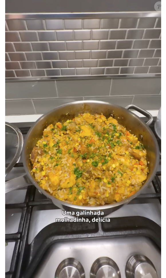 Um dos pratos de Camila Cavazana que fez mais sucesso foi uma galinhada molhadinha, inspirada nos sabores de Goiânia