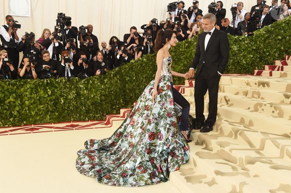 Amal Clooney e George Clooney contam com a ajuda de uma chef particular para fazer suas refeições
