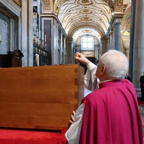 Papa Francisco foi sepultado no nicho do corredor lateral da Basílica de Santa Maria Maior, em Roma