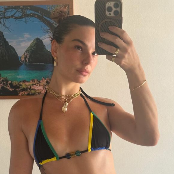 Hoje aos 39 anos, corpo de Isis Valverde segue sendo muito elogiado nas redes sociais por fãs e internautas