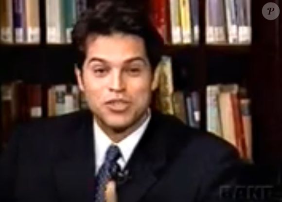 Josué da novela 'Terra Nostra', Juan Alba foi apresentador do polêmico 'Brasil Verdade', da Band em 1997; sua primeira aparição na TV