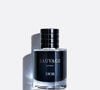O Sauvage Extrait, da Dior, aposta em uma concentração mais intensa e combina oud vietnamita, couro e madeiras nobres para criar uma assinatura masculina sofisticada e poderosa