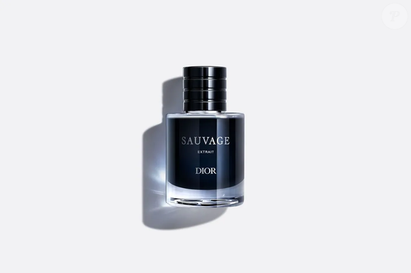 O Sauvage Extrait, da Dior, aposta em uma concentração mais intensa e combina oud vietnamita, couro e madeiras nobres para criar uma assinatura masculina sofisticada e poderosa