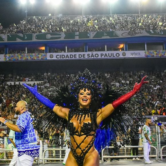 Carnaval 2025: Viviane Araujo brilhou no desfile da Mancha Verde na madrugada deste sábado (01)