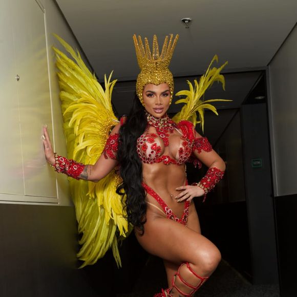 Fantasia com LED no Carnaval 2025: Raissa Souza, musa da Barroca Zona Sul, também surgiu com figurino com luz