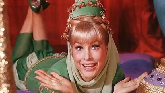 Ela continua linda! Aos 94 anos de idade recém-completados, a atriz de 'Jeannie é um Gênio' segue impressionando por sua beleza