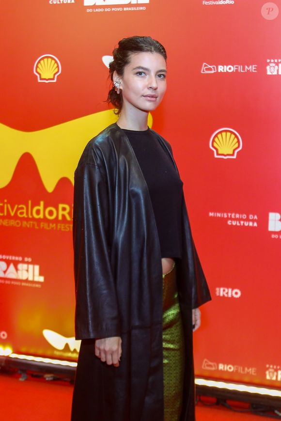 Alanis Guillen, que interpreta Lorena em 'Três Graças', não comentou sobre o assunto publicamente