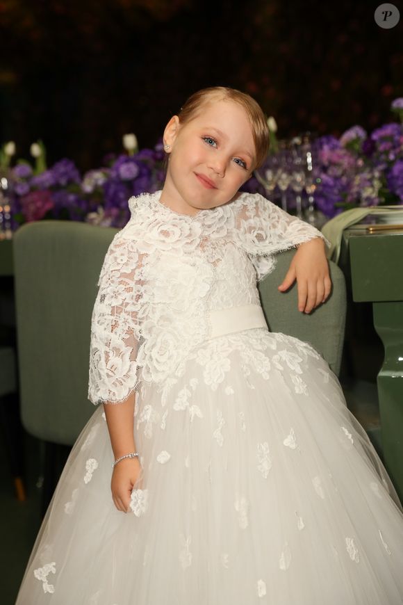 Vicky roubou a cena na festa de renovação de votos dos pais, Roberto Justus e Ana Paula Siebert