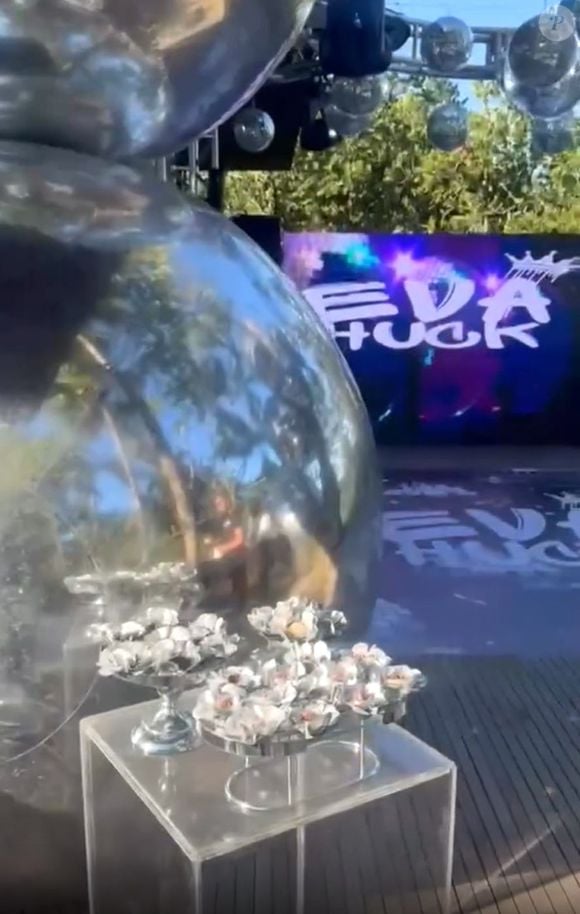A festa de Eva, filha de Angélica e Luciano Huck, contou com decoração luxuosa e painel de led