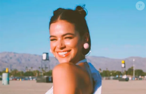 Se você passou algum tempo nas redes sociais nos últimos meses, com certeza já esbarrou com celebridades, influenciadoras e até personagens de séries usando o famoso penteado space buns.