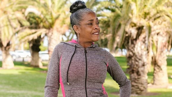 8 hábitos matinais simples que pessoas com mais de 65 anos juram que as mantêm mais lúcidas do que pessoas com metade da sua idade