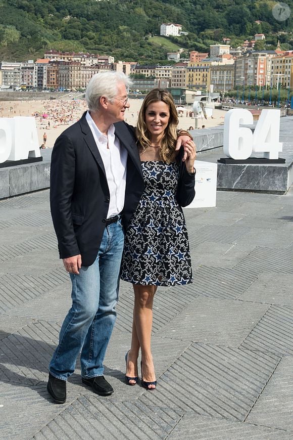 Richard Gere e Alejandra Silva formam uma família mesclada, com seus dois filhos , Alexander e James, de 5 e 4 anos respectivamente.