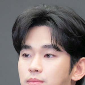 Kim Soo-hyun vive uma série de baixas na carreira após ser acusado de ter contribuído para a morte da atriz Kim Sae-ron