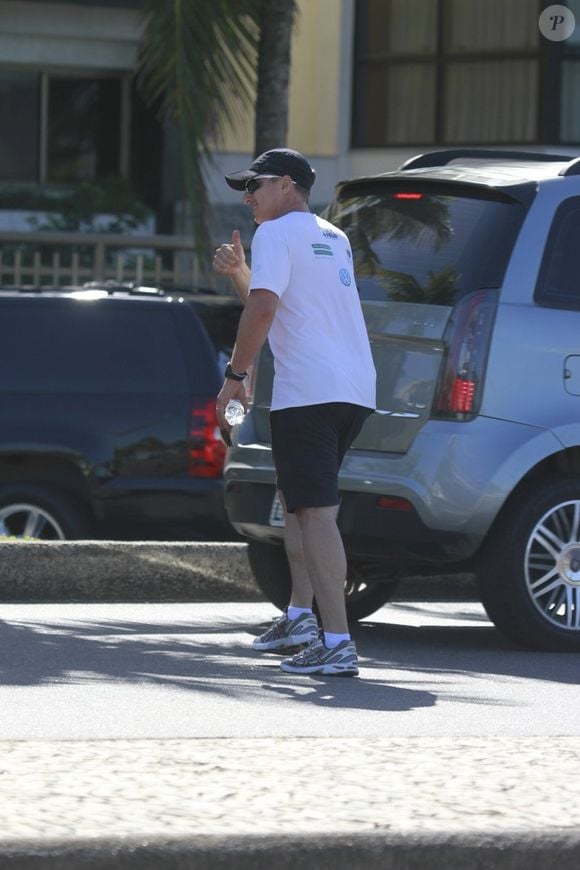 Você sabia que o hábito de acenar para um motorista tem relação com empatia e paciência