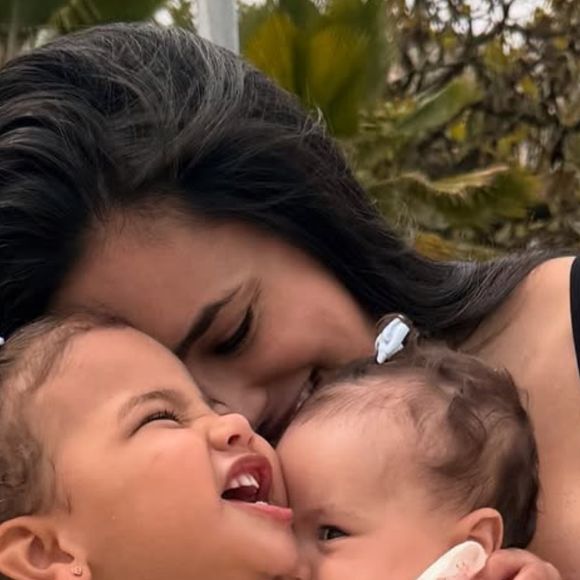 Bruna Biancardi posa com as filhas em fotos fofas, mas vídeo inusitado rouba a cena: 'Medo desses...'