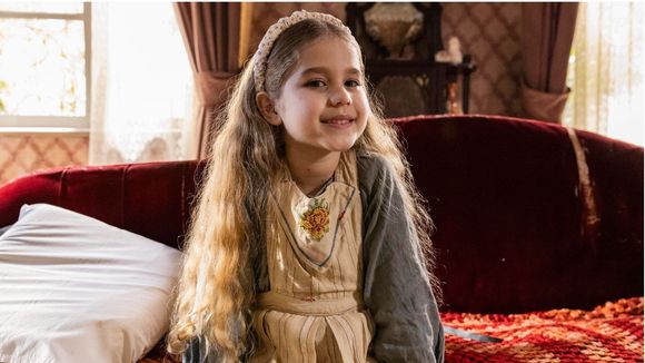 Por que Denguinho saiu de 'Êta Mundo Melhor!'? Maya Dias deixou a novela por conta da adoção da personagem; algo que fez sentido